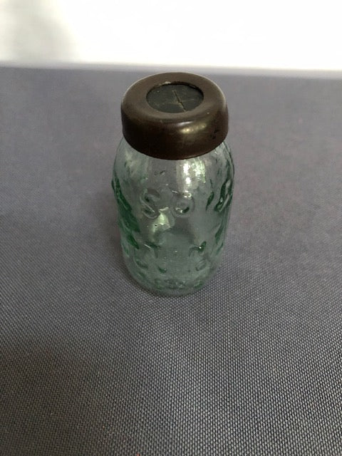 mason jar with metal lid