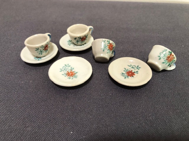 set of ceramic 4 cups & saucers with printed flowers
