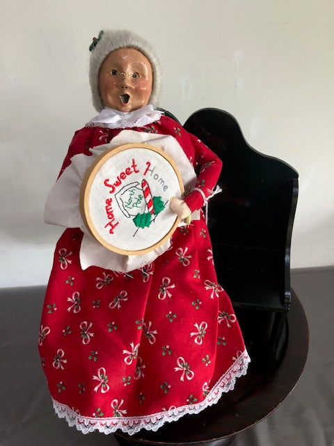 Home Sweet Home Mrs Claus on Bench (2 pcs)
