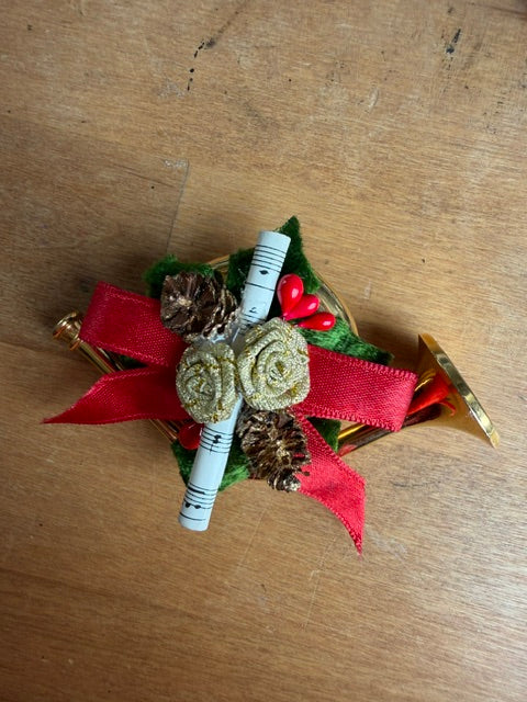 Holiday Horn Pin (battery)