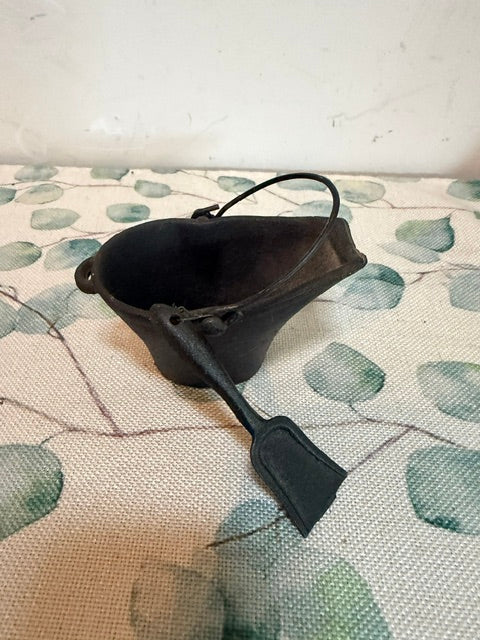 Cast Iron Coal Scuttle with Shovel