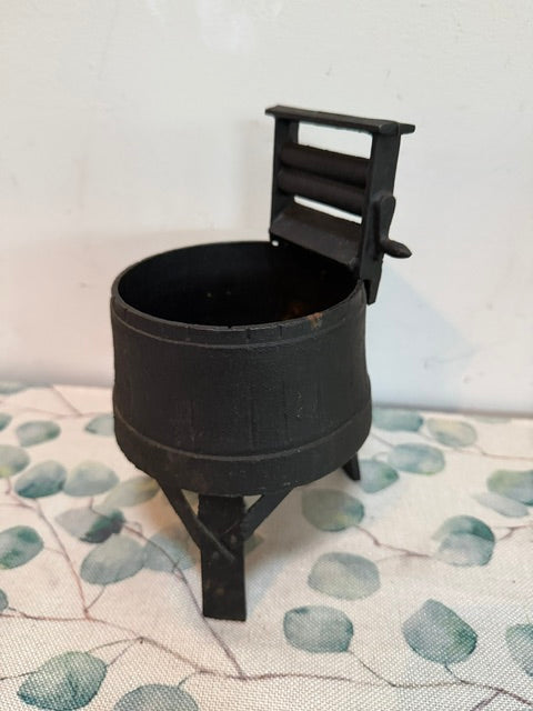Cast Iron Washtub with Ringer