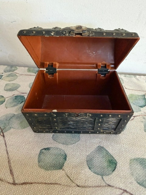 Plastic Pirates Chest