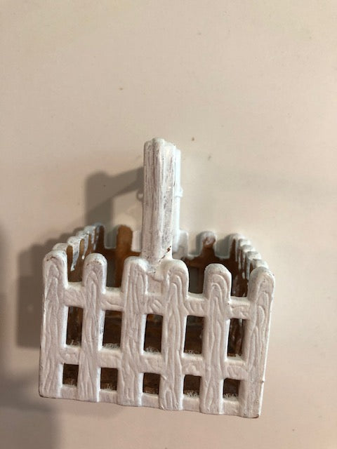 Metal Picket Basket